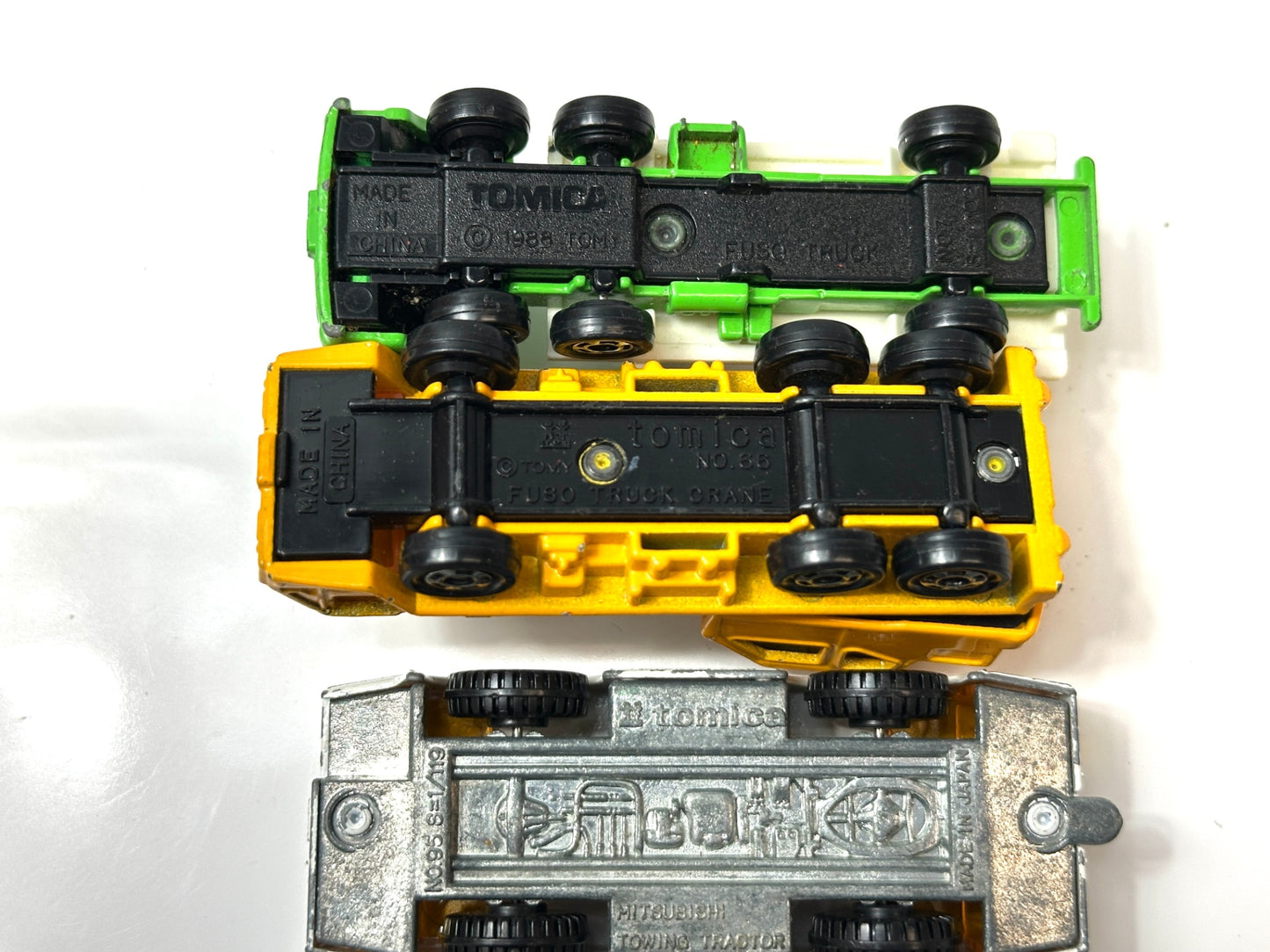 現状品トミカ ミニカー まとめセット 作業車 バス パトカー 他 三菱キャンター清掃車 日産 ディーゼルミキサー車 三菱ふそう トラッククレーン 三菱トーイングトラクター 1/12