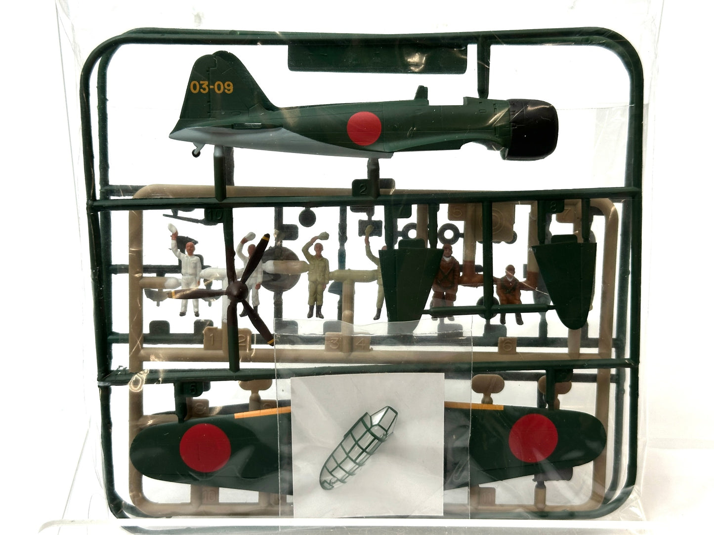 内装未開封品 童友社 1/100 翼コレクション 第3弾 零戦52型 18 零戦52丙型 第203海軍航空隊所属 戦闘第303飛行隊 谷水上飛曹搭乗機 8/28