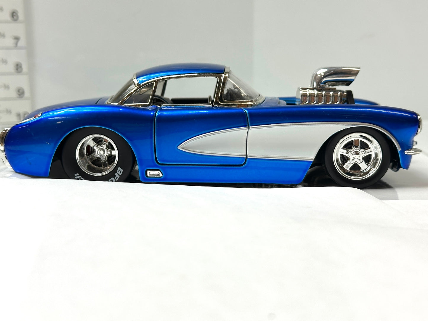 ジャダトイズ 1/24 1957 シボレーコルベット ミニカー ダイキャストモデル アメ車 8/7