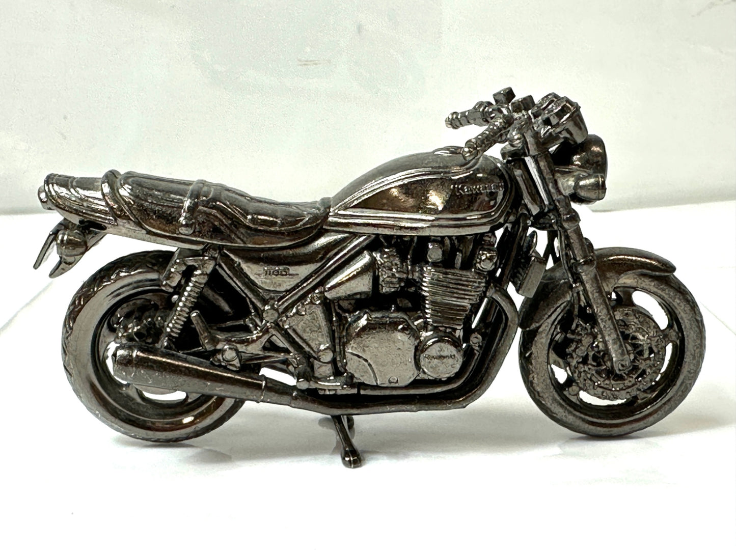 レッドバロン 世界の名車シリーズ Kawasaki ZEPHYR カワサキ ゼファー1100 8/11
