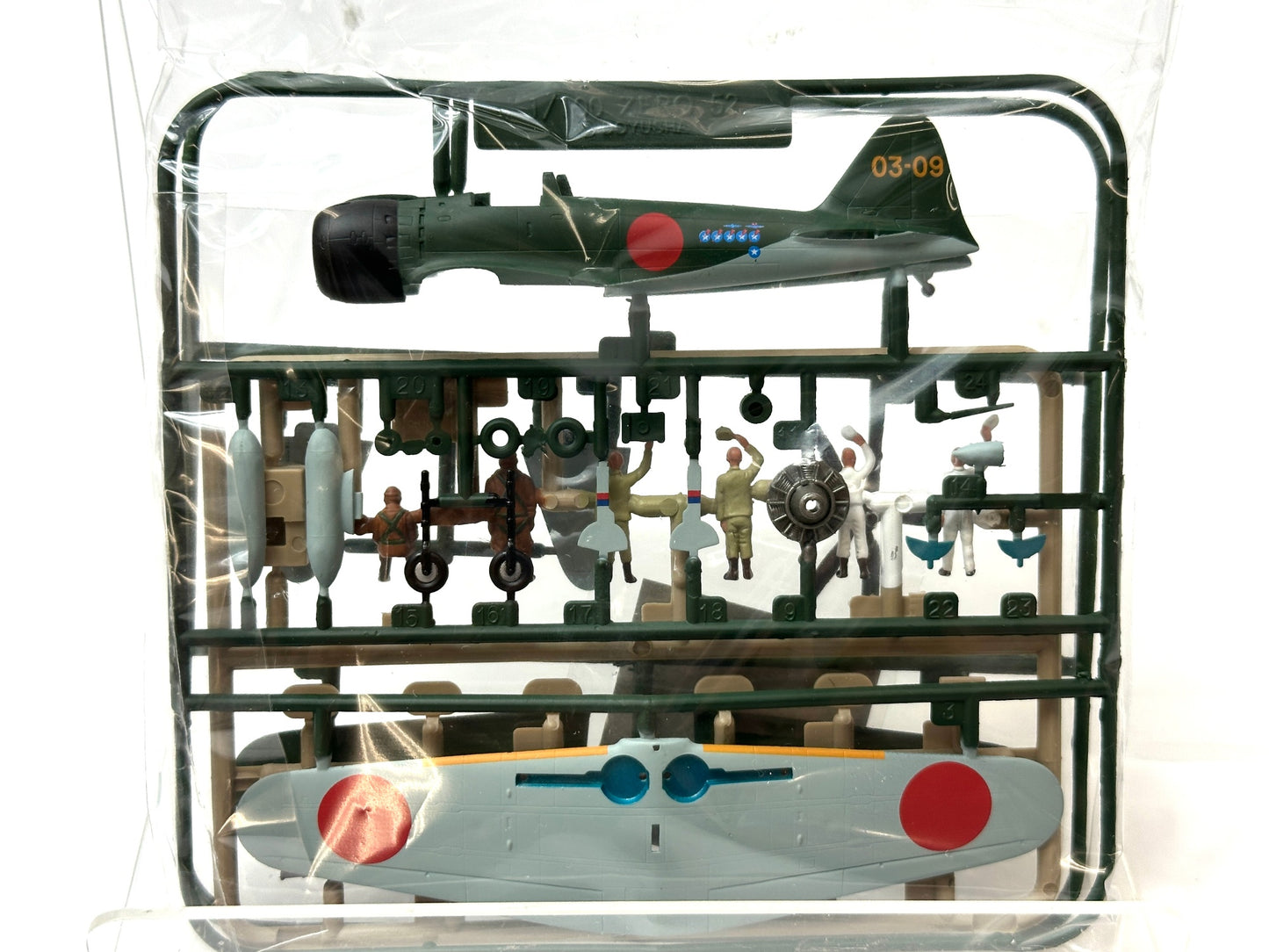 内装未開封品 童友社 1/100 翼コレクション 第3弾 零戦52型 18 零戦52丙型 第203海軍航空隊所属 戦闘第303飛行隊 谷水上飛曹搭乗機 8/28