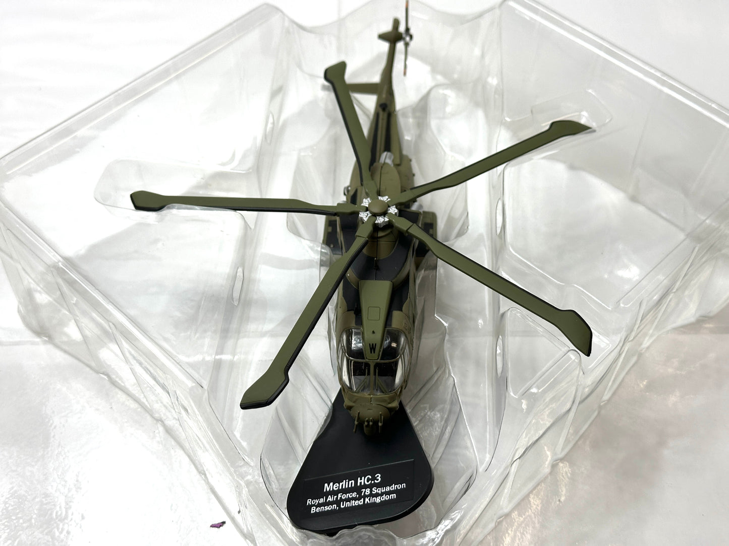現状品 ITALERI(イタレリ)? アグスタ ウェストランド マーリン HC.3 イギリス空軍 78SQ 1/00 (完成品飛行機) 8/18