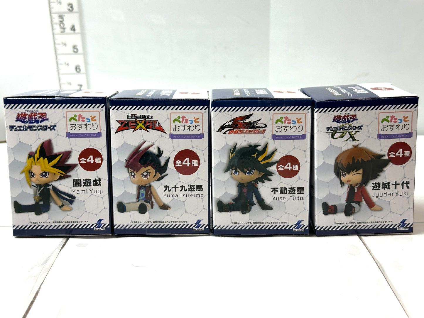 遊☆戯☆王デュエルモンスターズ ぺたっとおすわりフィギュア 全4種セット 闇遊戯 九十九遊馬 不動遊星 遊城十代 スケイジャパン 12/18