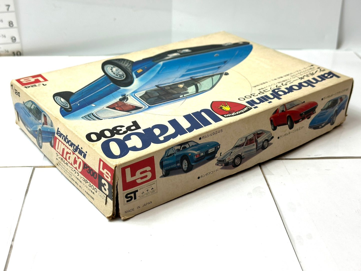 未組立品 LS 1/24ランボルギーニ・ウラッコP300 プラモデル 絶版 入手困難 12/2