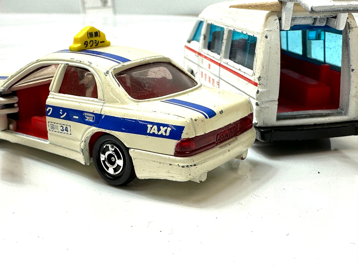現状品トミカ ミニカー まとめセット 作業車 バス パトカー 他 三菱キャンター清掃車 日産 ディーゼルミキサー車 三菱ふそう トラッククレーン 三菱トーイングトラクター 1/12