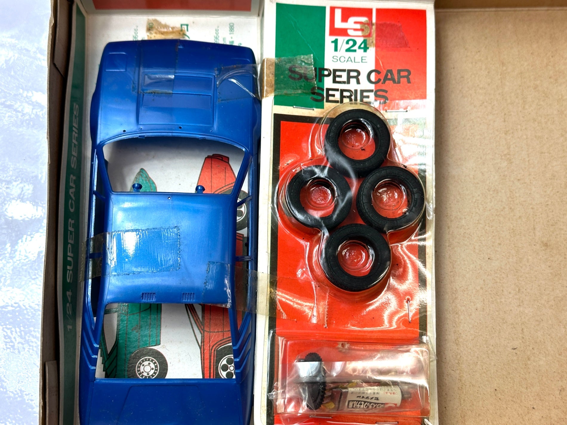 未組立品 LS 1/24ランボルギーニ・ウラッコP300 プラモデル 絶版 入手