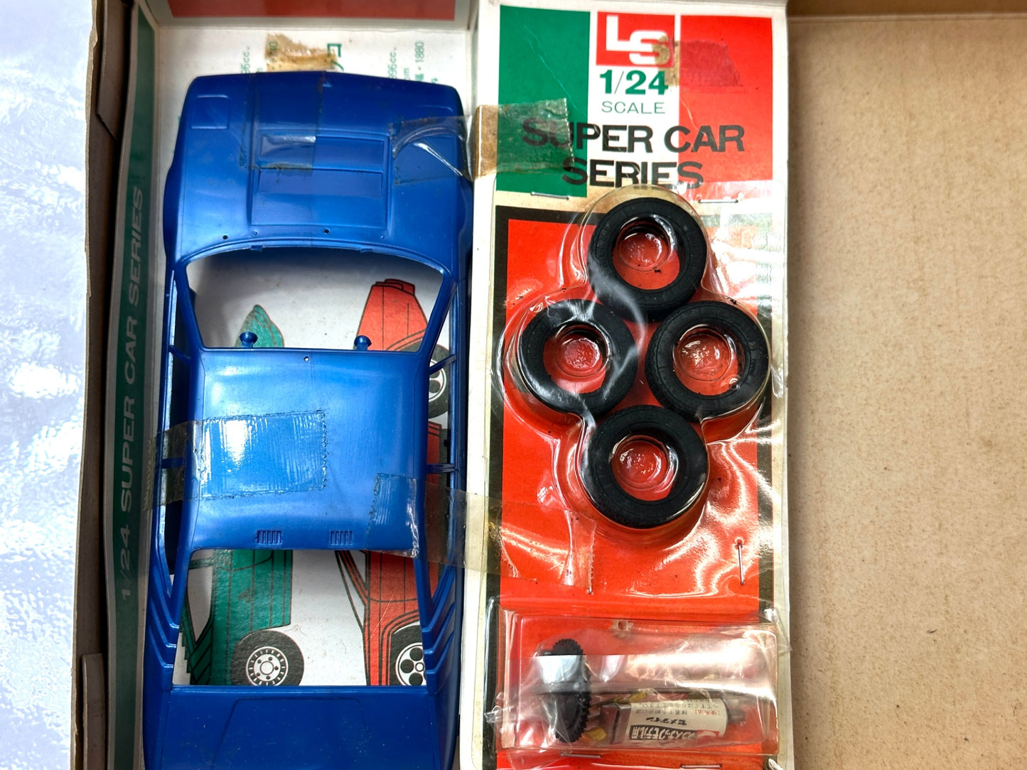 未組立品 LS 1/24ランボルギーニ・ウラッコP300 プラモデル 絶版 入手困難 12/2