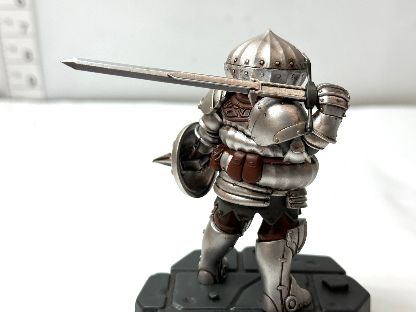 現状品 DARK SOULS ダークソウル カタリナのジークマイヤー フィギュア Fangamer Happy Worker 2/11