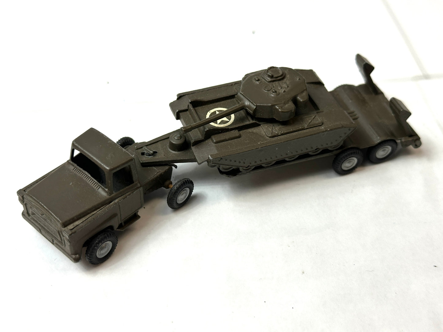 A BUDGIE TOY バジートイズ センチュリオン戦車とインターナショナル戦車輸送車 No.222 10/3