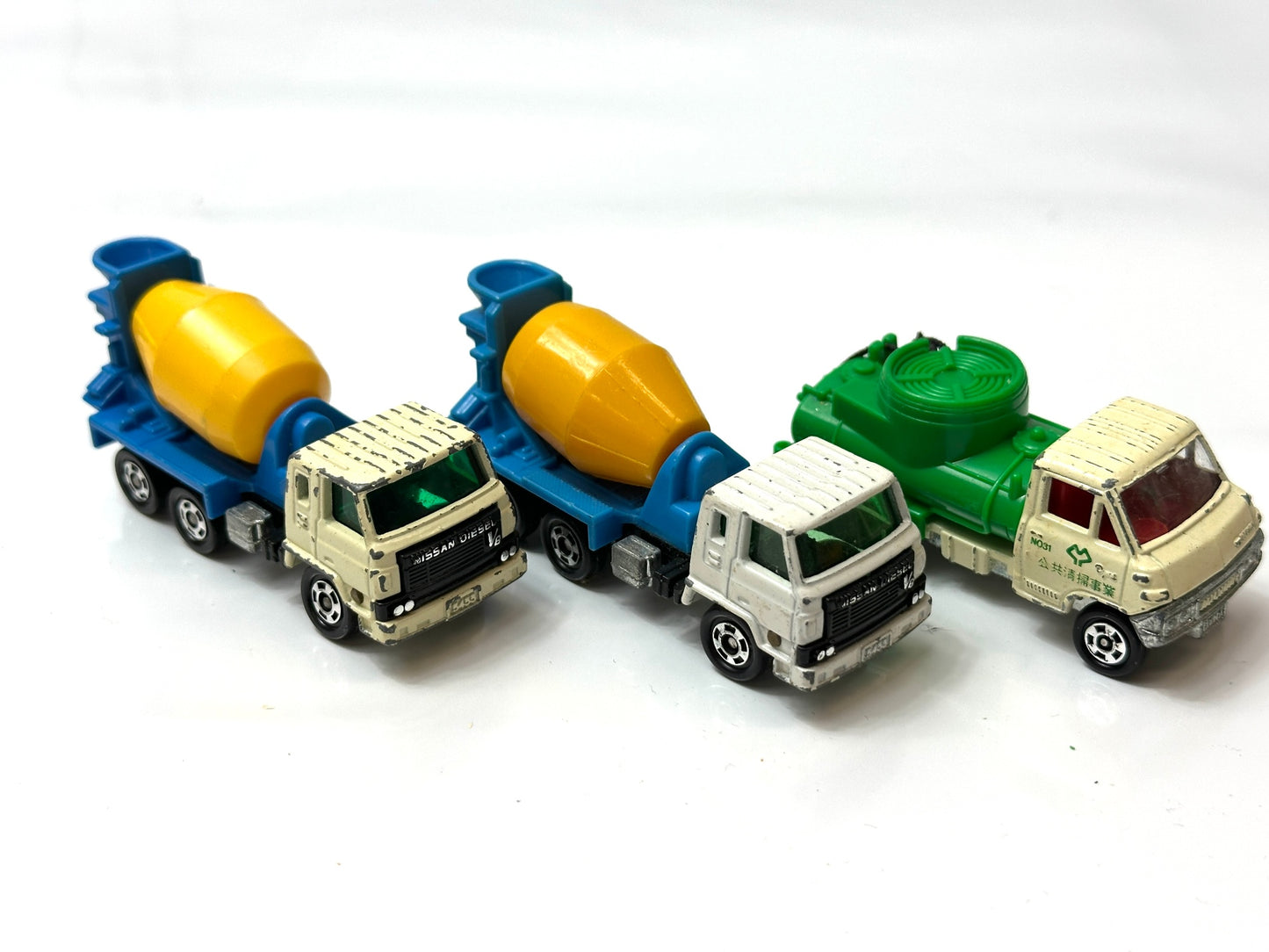 現状品トミカ ミニカー まとめセット 作業車 バス パトカー 他 三菱キャンター清掃車 日産 ディーゼルミキサー車 三菱ふそう トラッククレーン 三菱トーイングトラクター 1/12