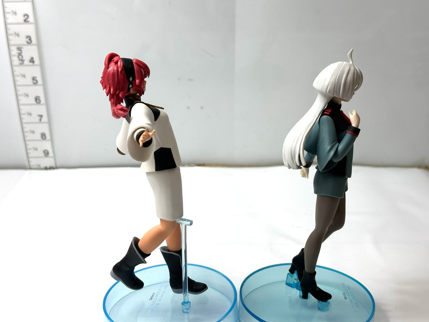 現状品 機動戦士ガンダム 水星の魔女 スレッタ・マーキュリー ミオリネ・レンブラン フィギュア 2個セット  3/16