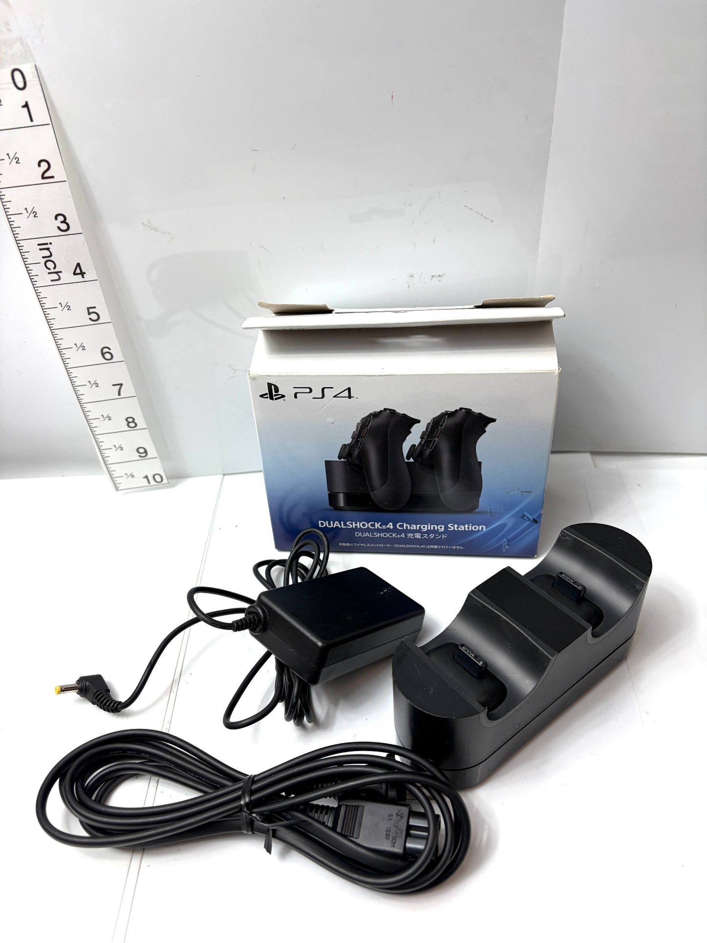 箱付き SONY PS4 純正 DUALSHOCK 4 充電スタンド (CUH-ZDC1J) ACアダプター付き