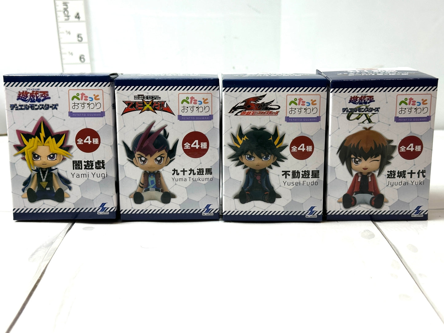 遊☆戯☆王デュエルモンスターズ ぺたっとおすわりフィギュア 全4種セット 闇遊戯 九十九遊馬 不動遊星 遊城十代 スケイジャパン 12/18