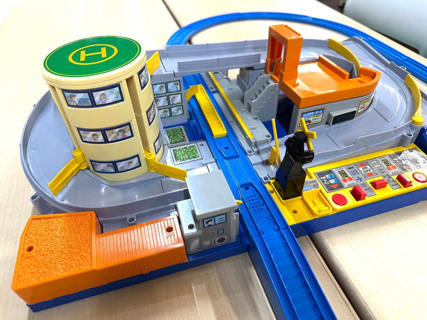 現状品 レールおまけ付き TAKARA TOMY トミカと遊ぼう! オート踏切ステーション プラレール 9/30