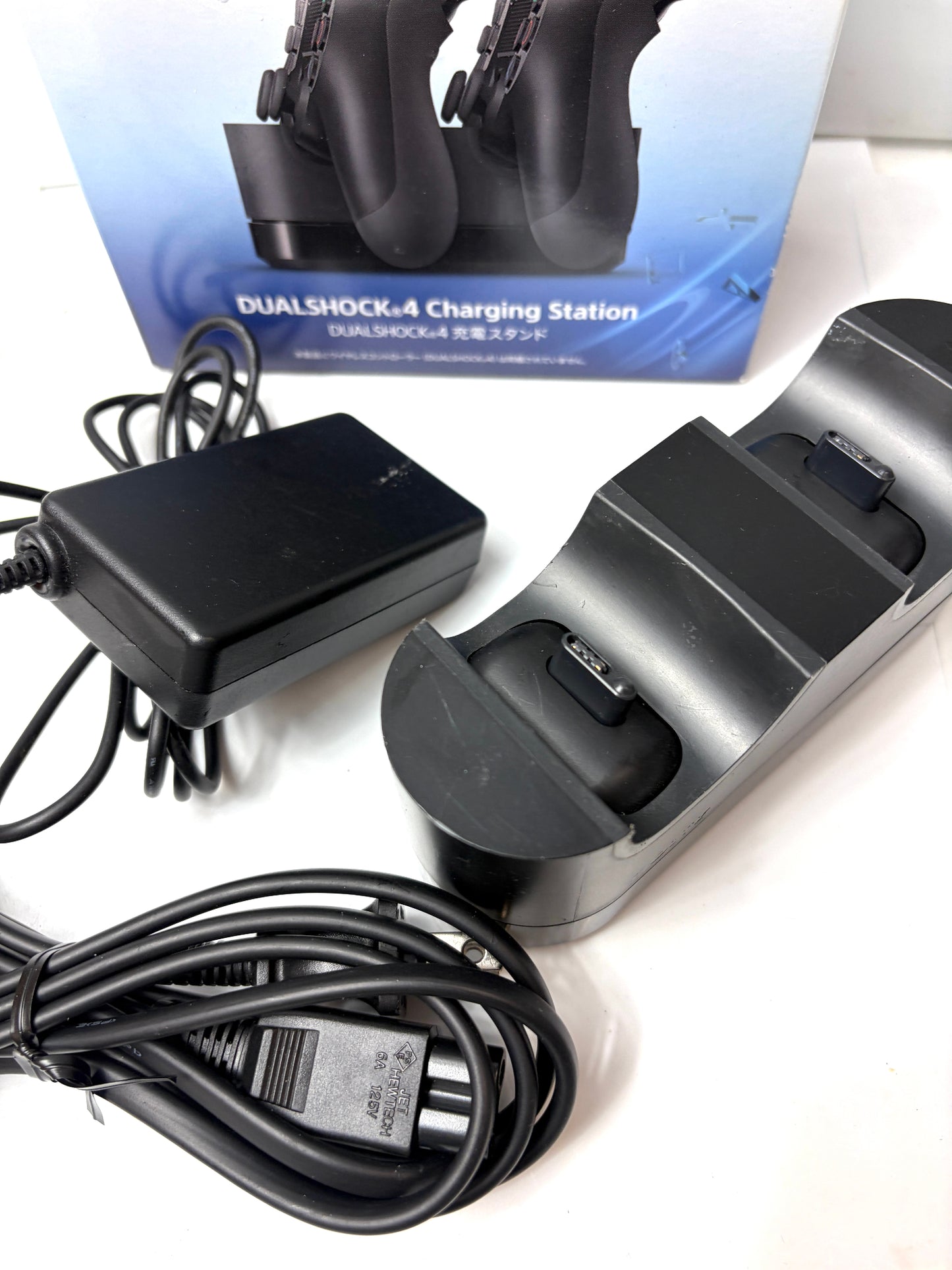 箱付き SONY PS4 純正 DUALSHOCK 4 充電スタンド (CUH-ZDC1J) ACアダプター付き
