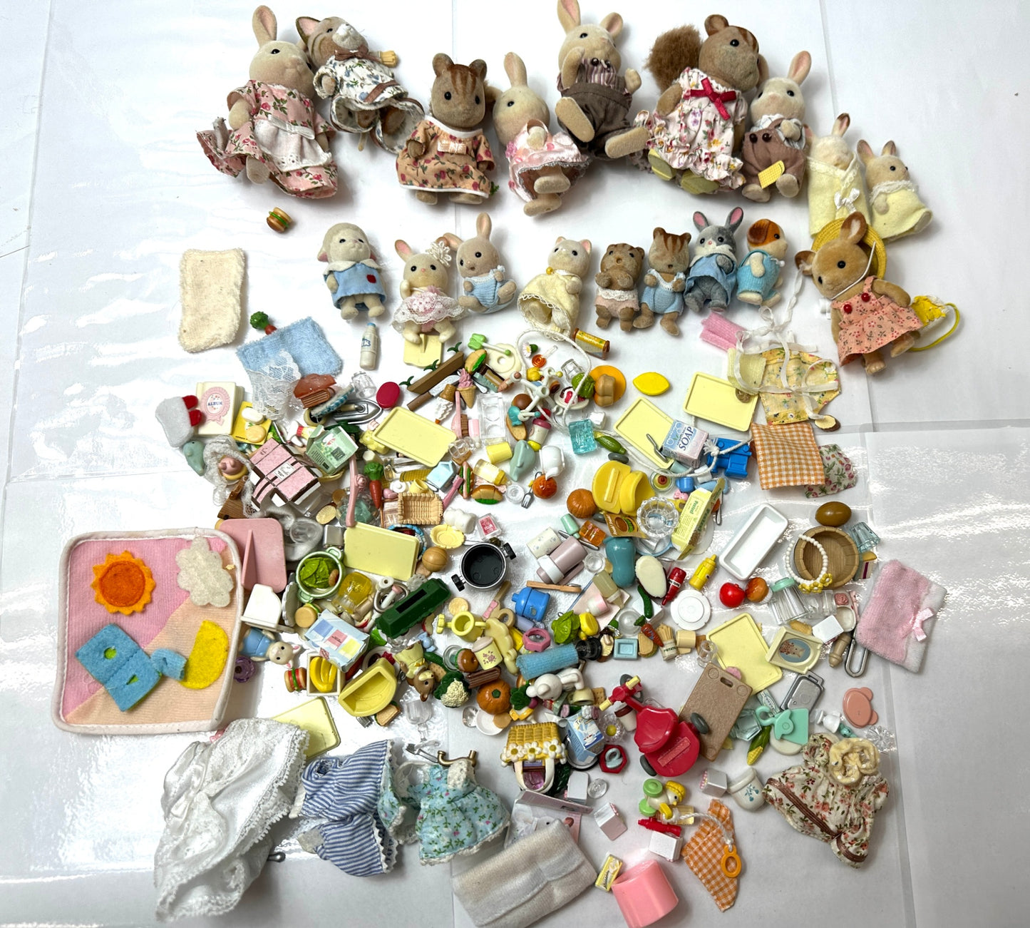 現状品 シルバニアファミリー 人形 小物 キッチン用品 洋服 他 まとめセット エポック社 8/26