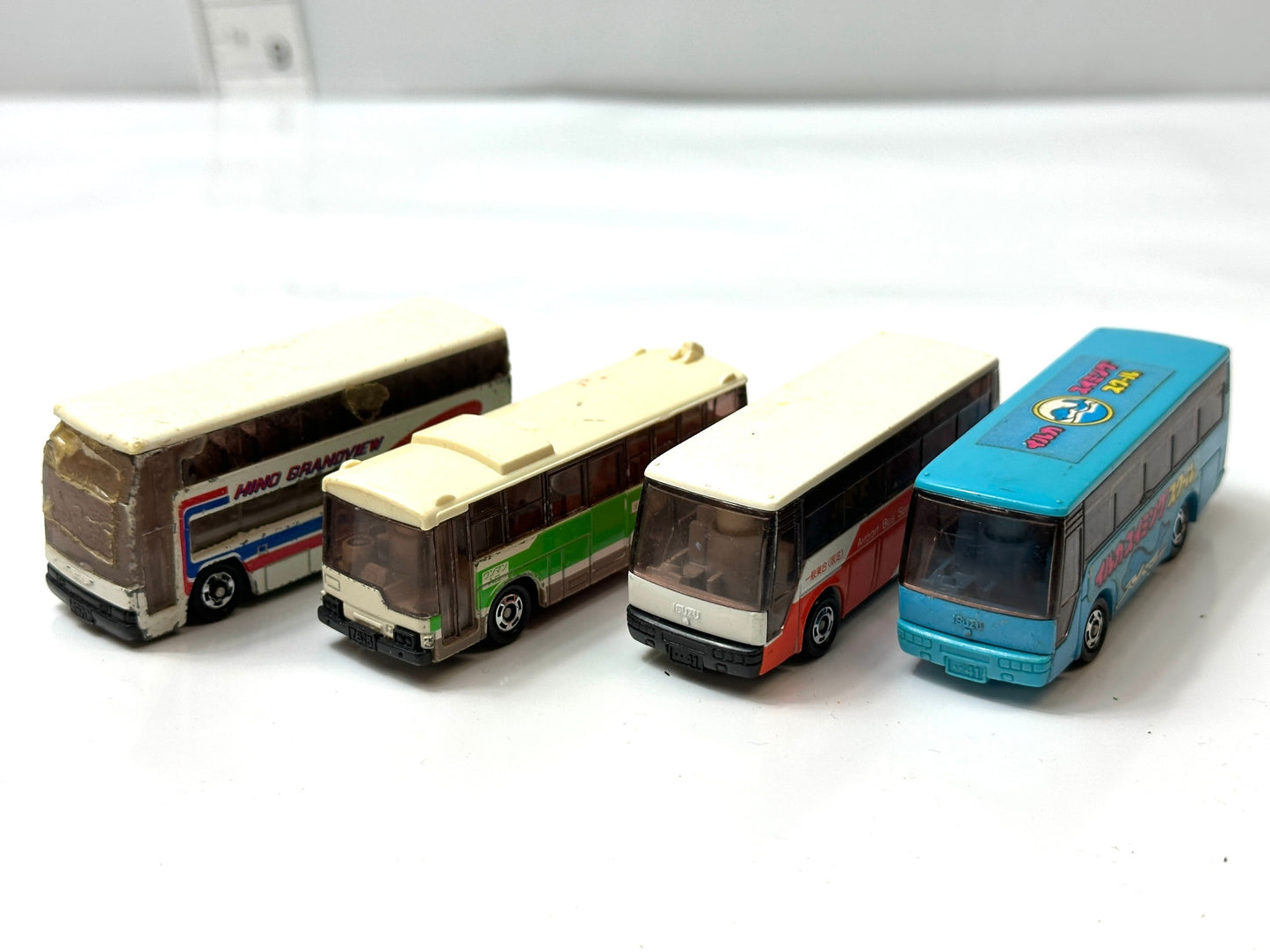 現状品トミカ ミニカー まとめセット 作業車 バス パトカー 他 三菱キャンター清掃車 日産 ディーゼルミキサー車 三菱ふそう トラッククレーン 三菱トーイングトラクター 1/12