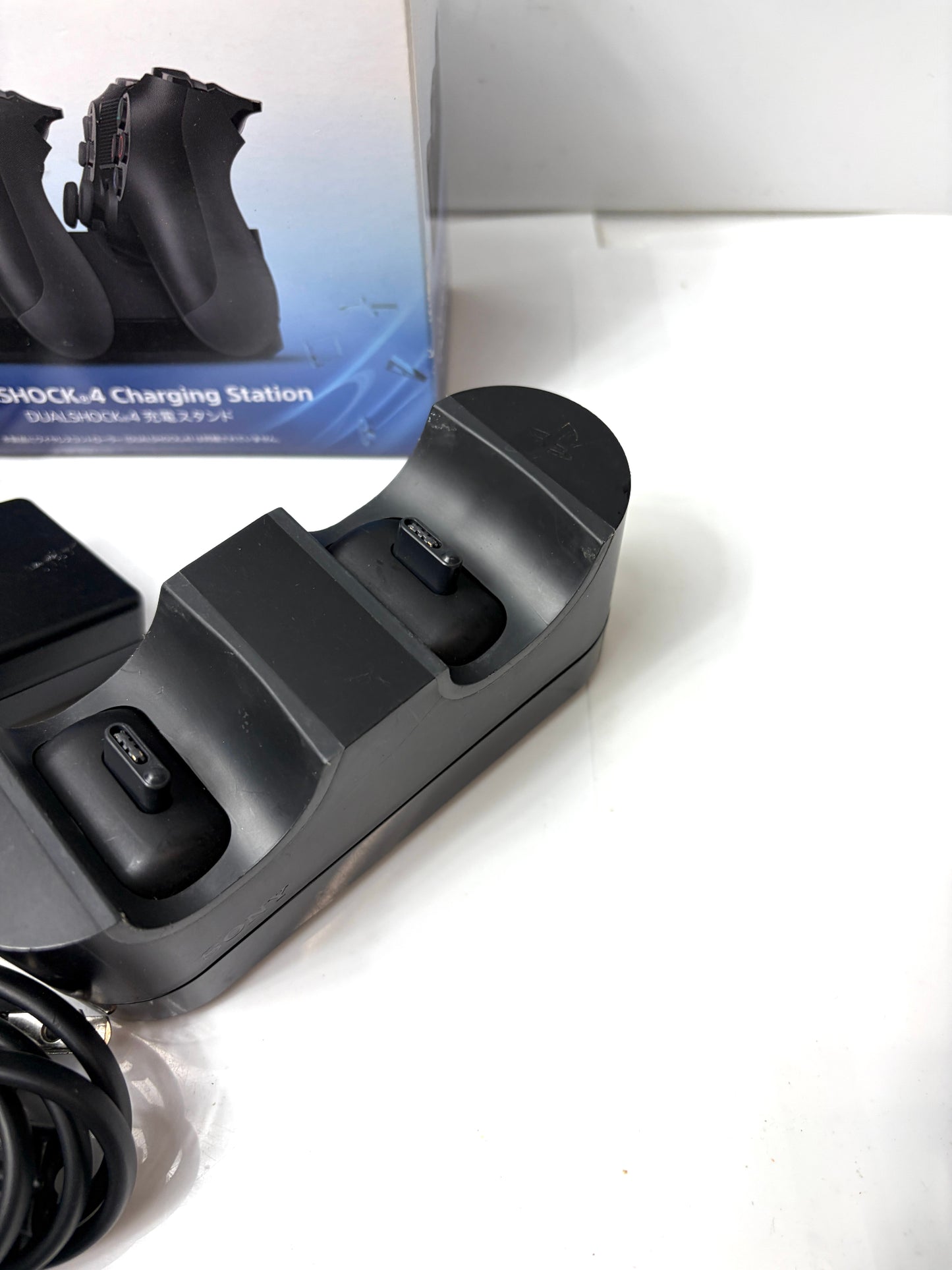 箱付き SONY PS4 純正 DUALSHOCK 4 充電スタンド (CUH-ZDC1J) ACアダプター付き