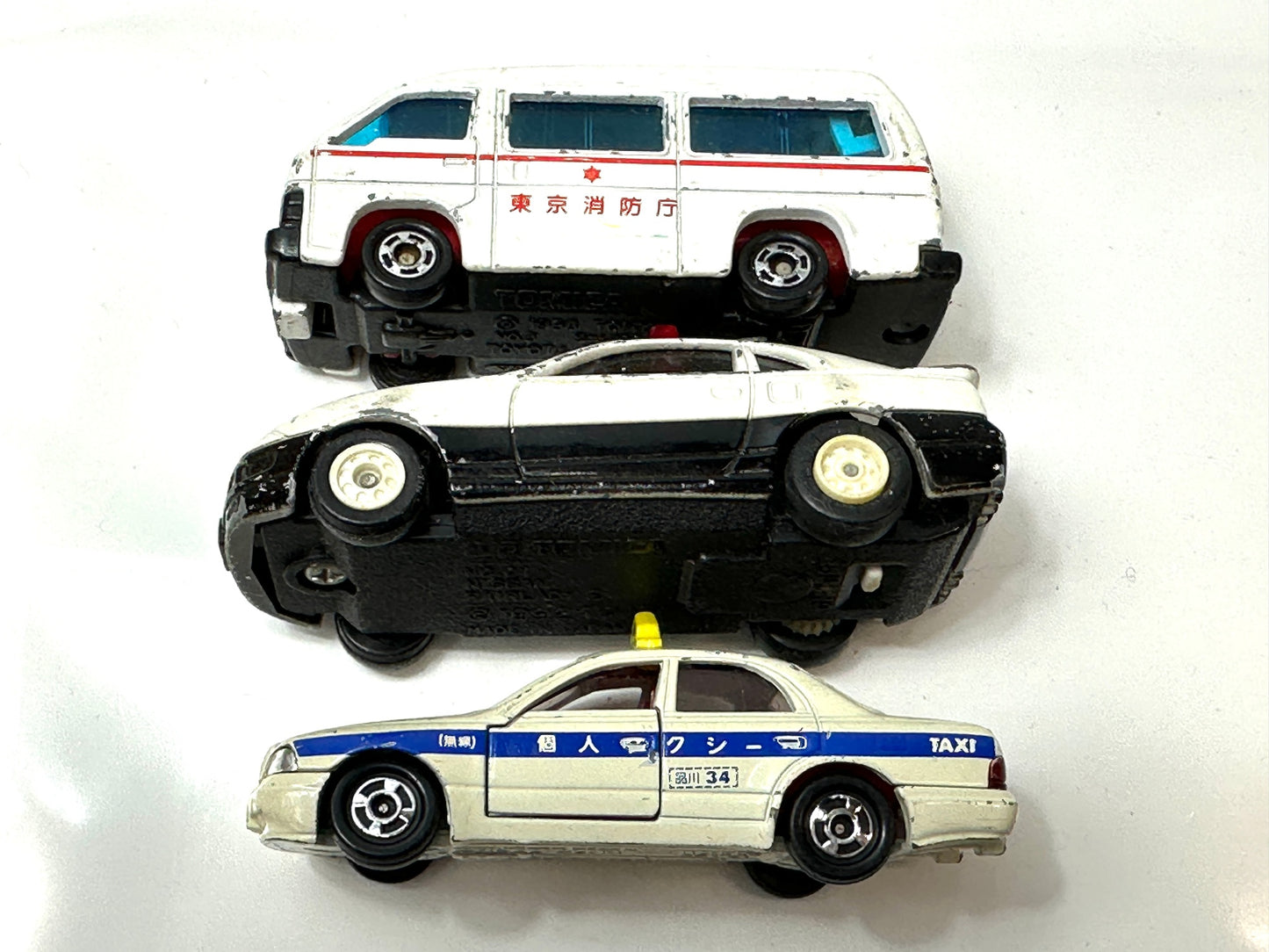 現状品トミカ ミニカー まとめセット 作業車 バス パトカー 他 三菱キャンター清掃車 日産 ディーゼルミキサー車 三菱ふそう トラッククレーン 三菱トーイングトラクター 1/12