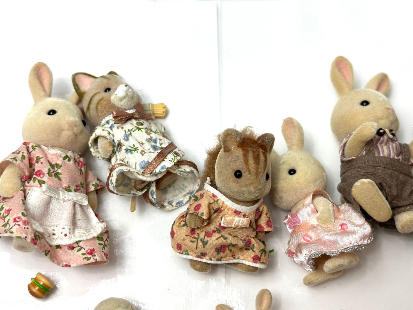 現状品 シルバニアファミリー 人形 小物 キッチン用品 洋服 他 まとめセット エポック社 8/26