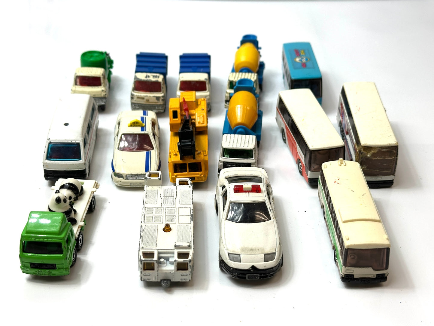 現状品トミカ ミニカー まとめセット 作業車 バス パトカー 他 三菱キャンター清掃車 日産 ディーゼルミキサー車 三菱ふそう トラッククレーン 三菱トーイングトラクター 1/12