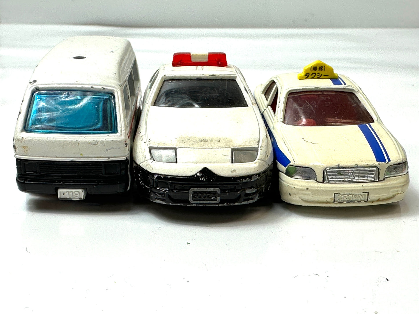 現状品トミカ ミニカー まとめセット 作業車 バス パトカー 他 三菱キャンター清掃車 日産 ディーゼルミキサー車 三菱ふそう トラッククレーン 三菱トーイングトラクター 1/12