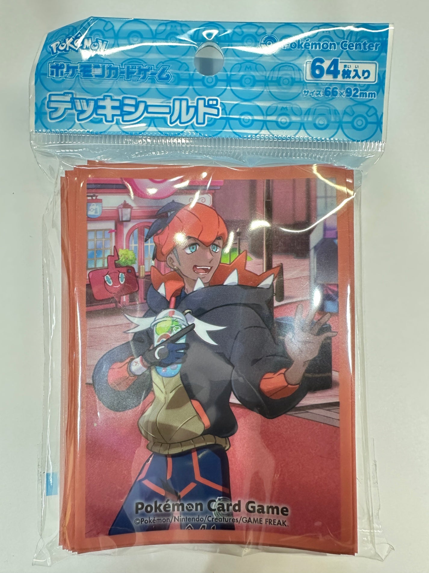 ポケモンセンターオリジナル ポケモンカードゲーム デッキシールド POKÉMON TRAINERS Off Shot! キバナ