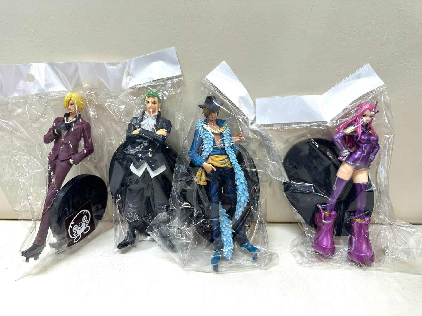 現状品 ONE PIECE ワンピース フィギュア まとめ 37個セット  トラファルガー・ロー  シャンクス エース ハンコック ルフィ ロブ・ルッチ ヤマト ナミ 他 5/15