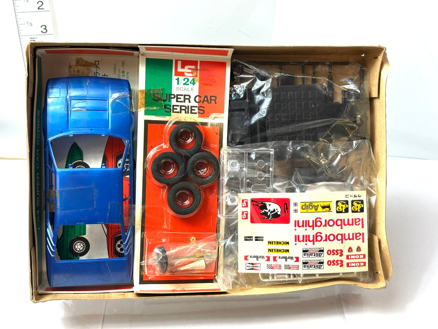 未組立品 LS 1/24ランボルギーニ・ウラッコP300 プラモデル 絶版 入手困難 12/2