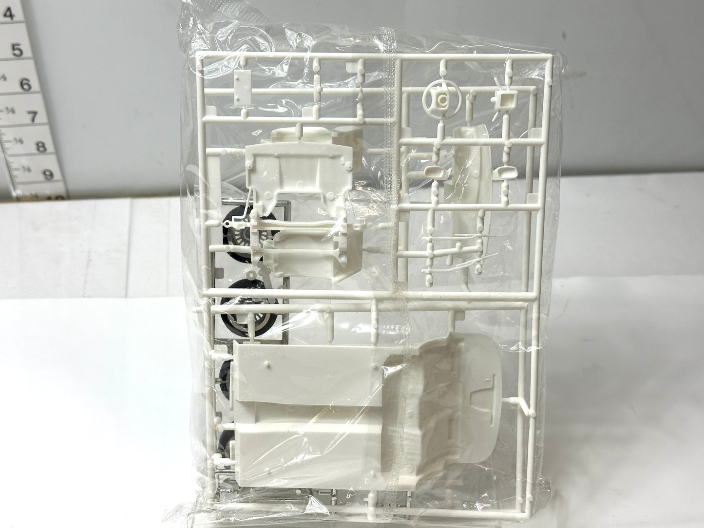 未組立品 説明書無し アオシマ 1/24 クラウン・マジェスタ Cタイプ UZS141型 プラモデル 3/3