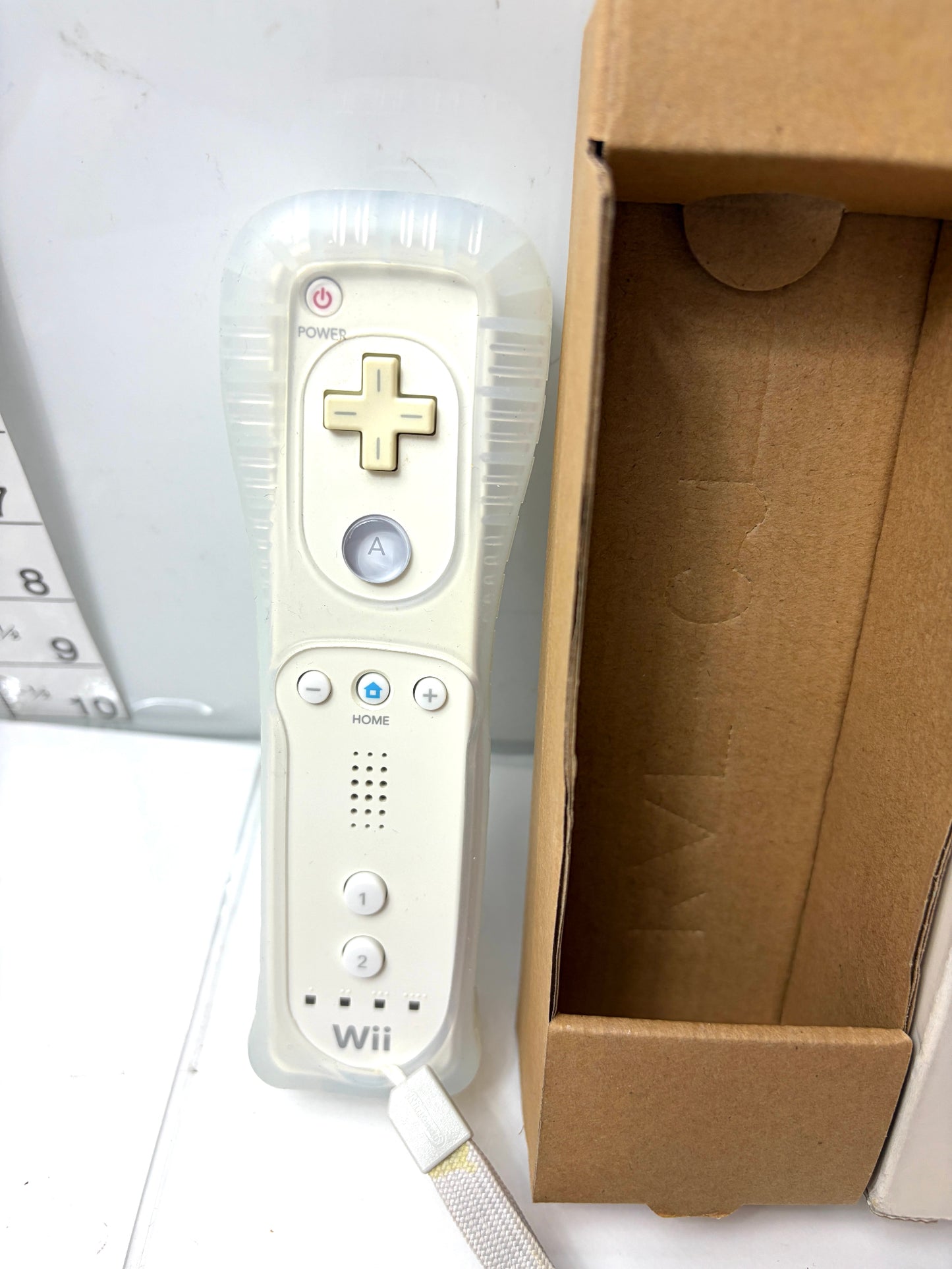 任天堂 Wiiリモコン シロ (Wii Remote Shiro) シリコンカバー・箱・説明書付き