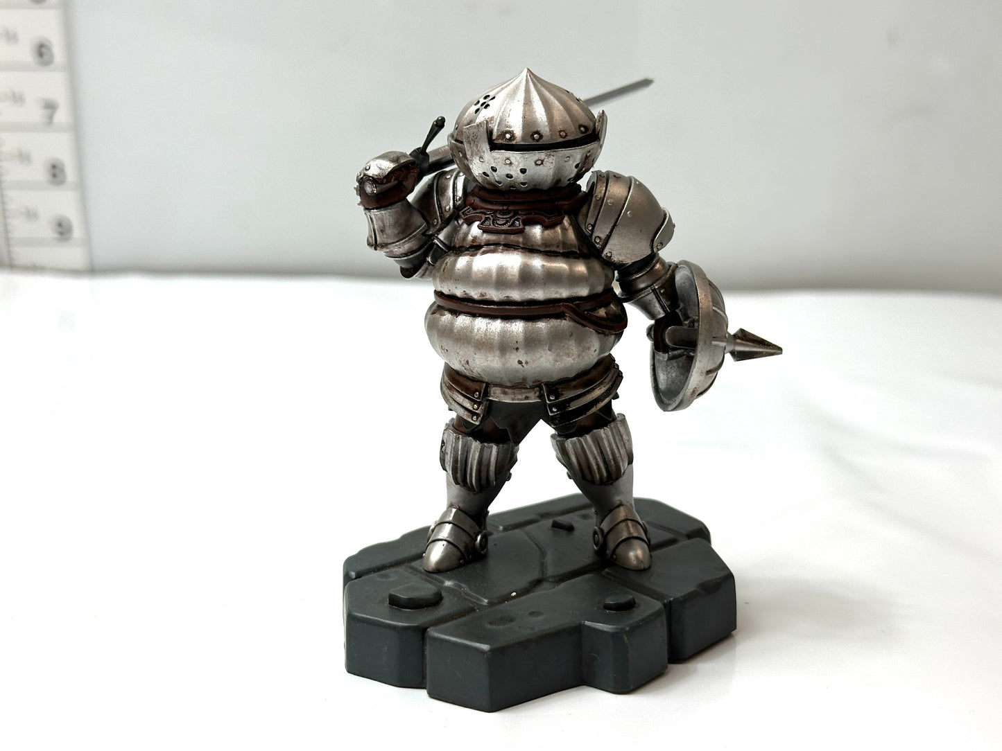 現状品 DARK SOULS ダークソウル カタリナのジークマイヤー フィギュア Fangamer Happy Worker 2/11