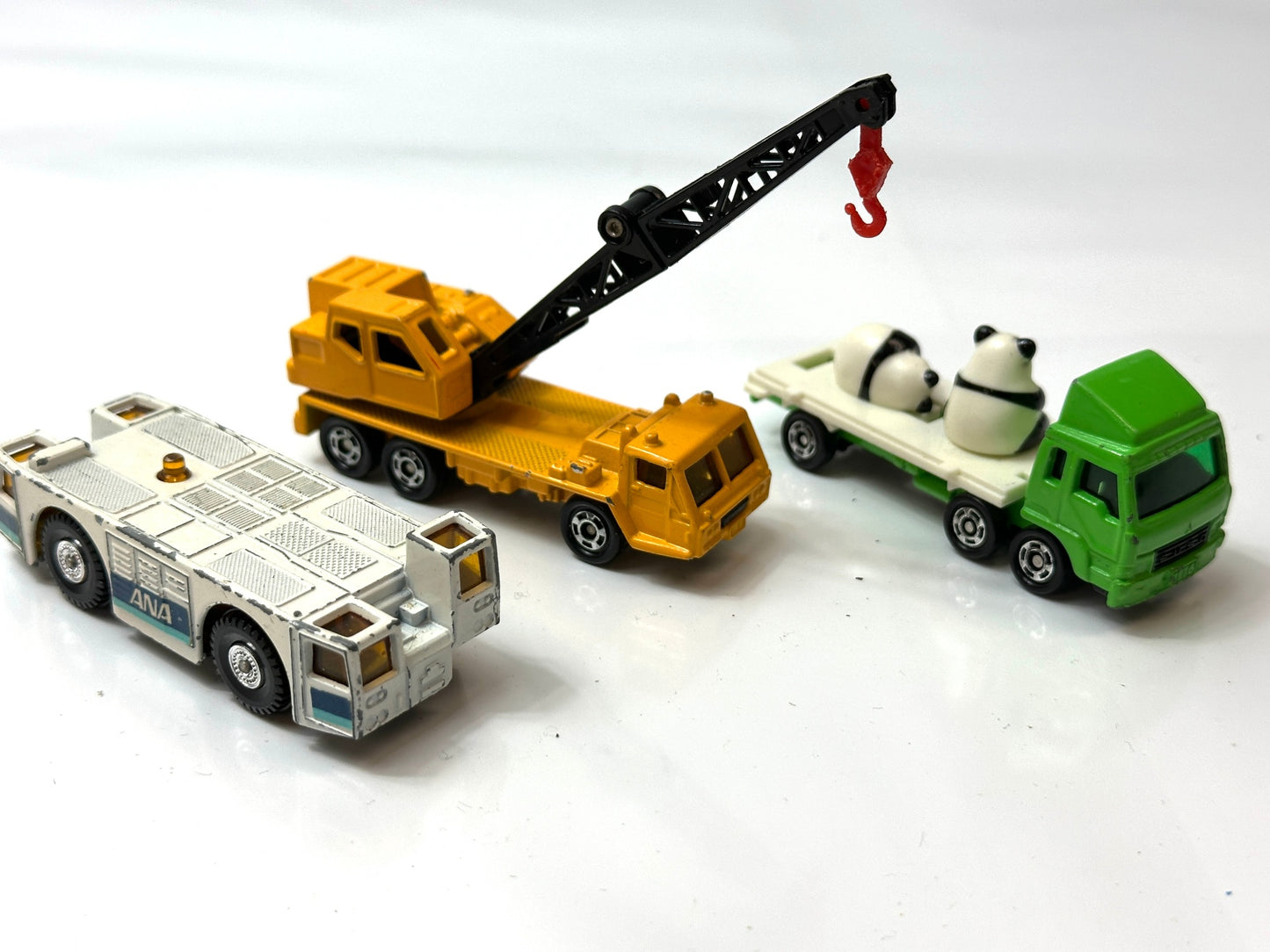 現状品トミカ ミニカー まとめセット 作業車 バス パトカー 他 三菱キャンター清掃車 日産 ディーゼルミキサー車 三菱ふそう トラッククレーン 三菱トーイングトラクター 1/12