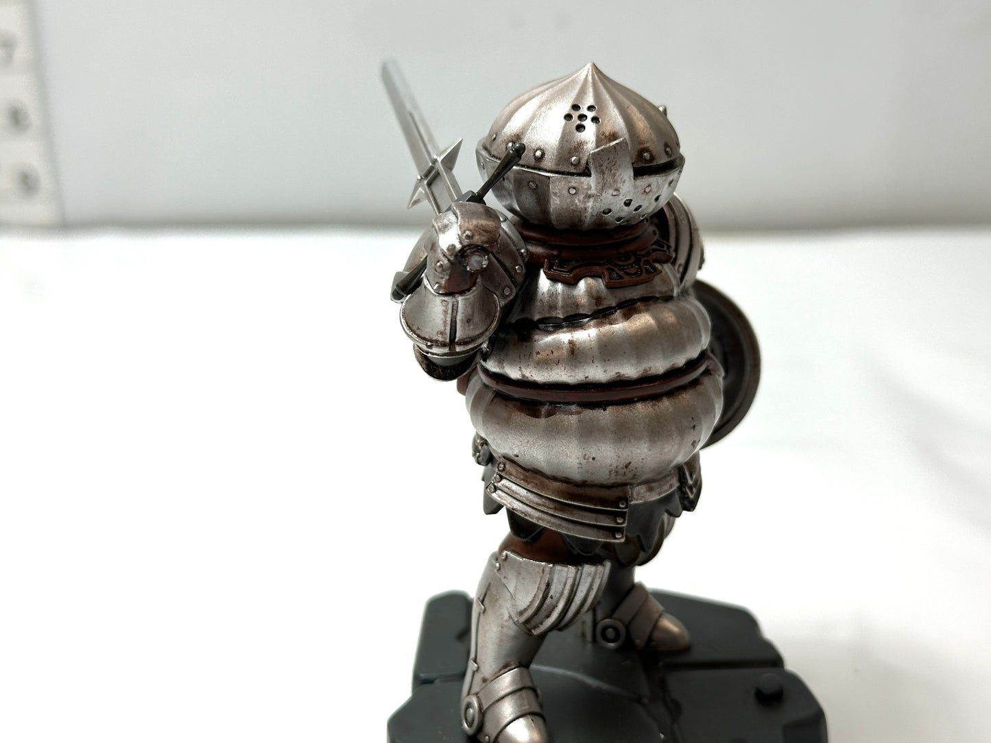 現状品 DARK SOULS ダークソウル カタリナのジークマイヤー フィギュア Fangamer Happy Worker 2/11