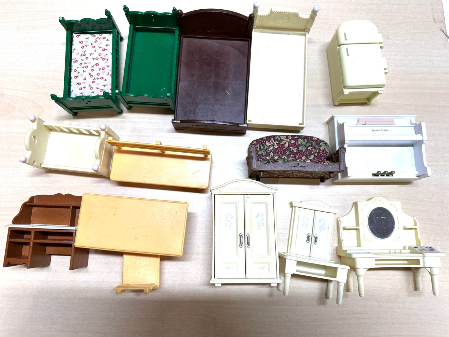 現状品 ジャンク扱い エポック社 シルバニアファミリー オークウッドマナーハウス 人形 小物 まとめセット 10/16