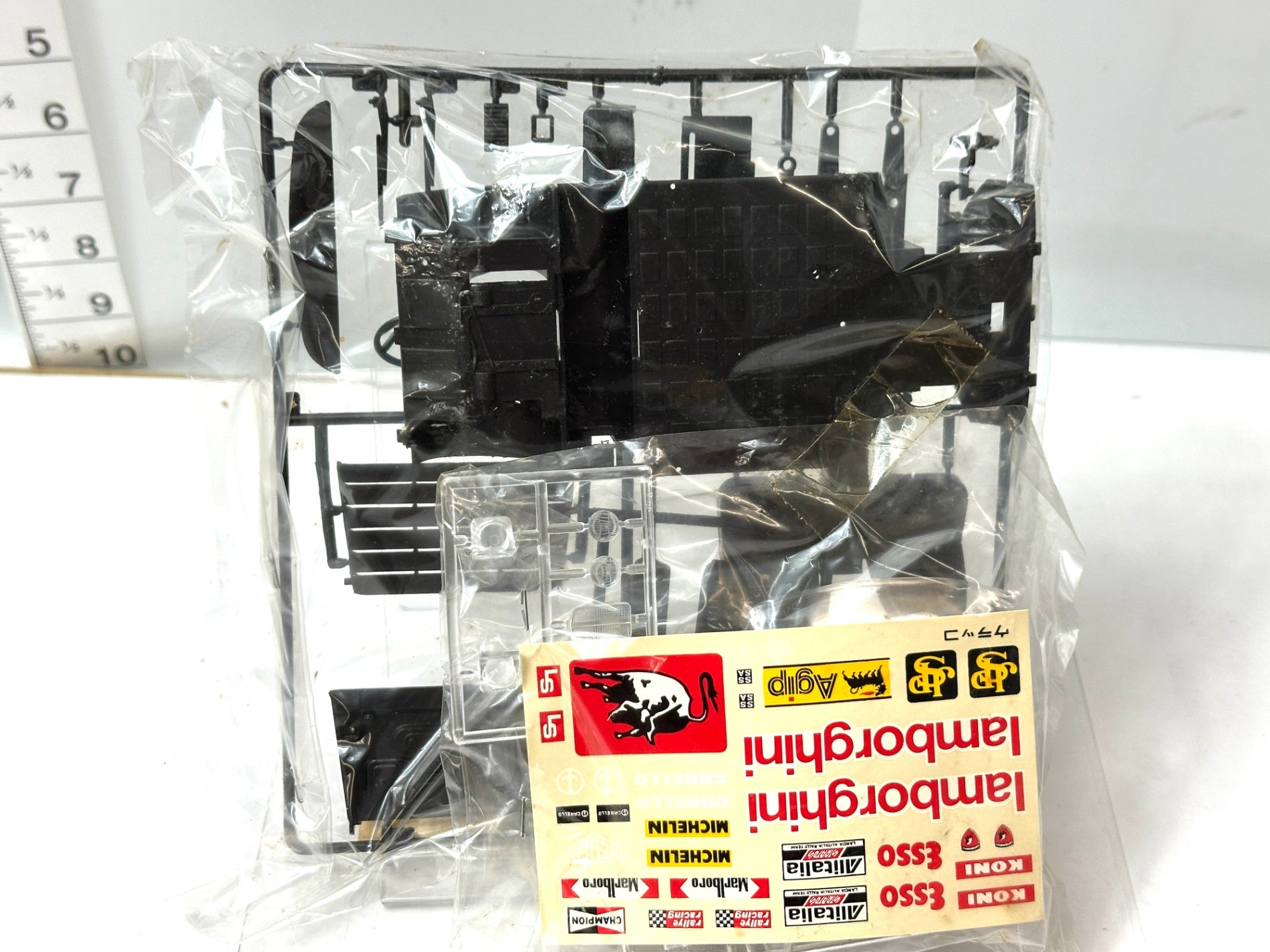 未組立品 LS 1/24ランボルギーニ・ウラッコP300 プラモデル 絶版 入手