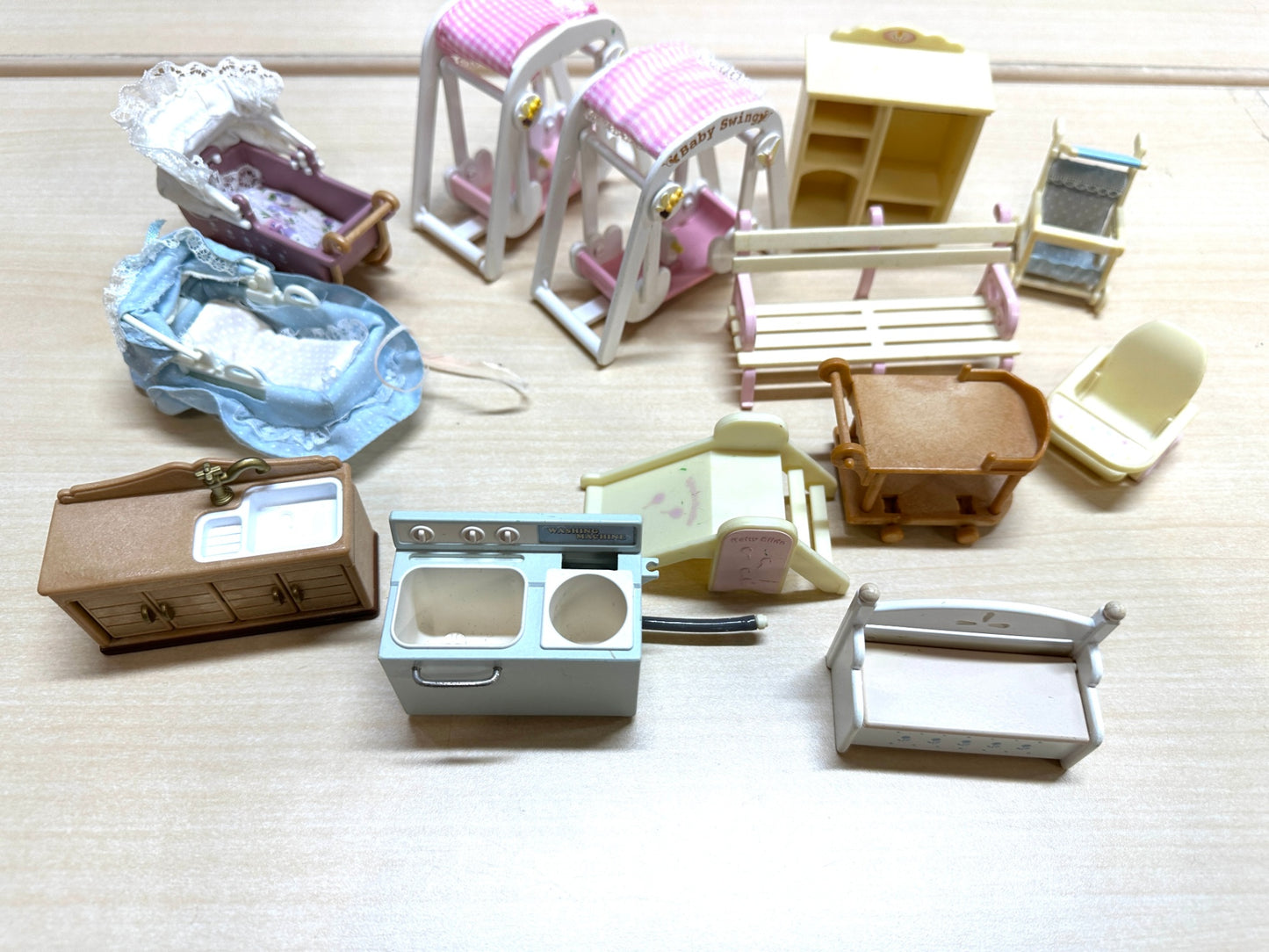 現状品 ジャンク扱い エポック社 シルバニアファミリー オークウッドマナーハウス 人形 小物 まとめセット 10/16