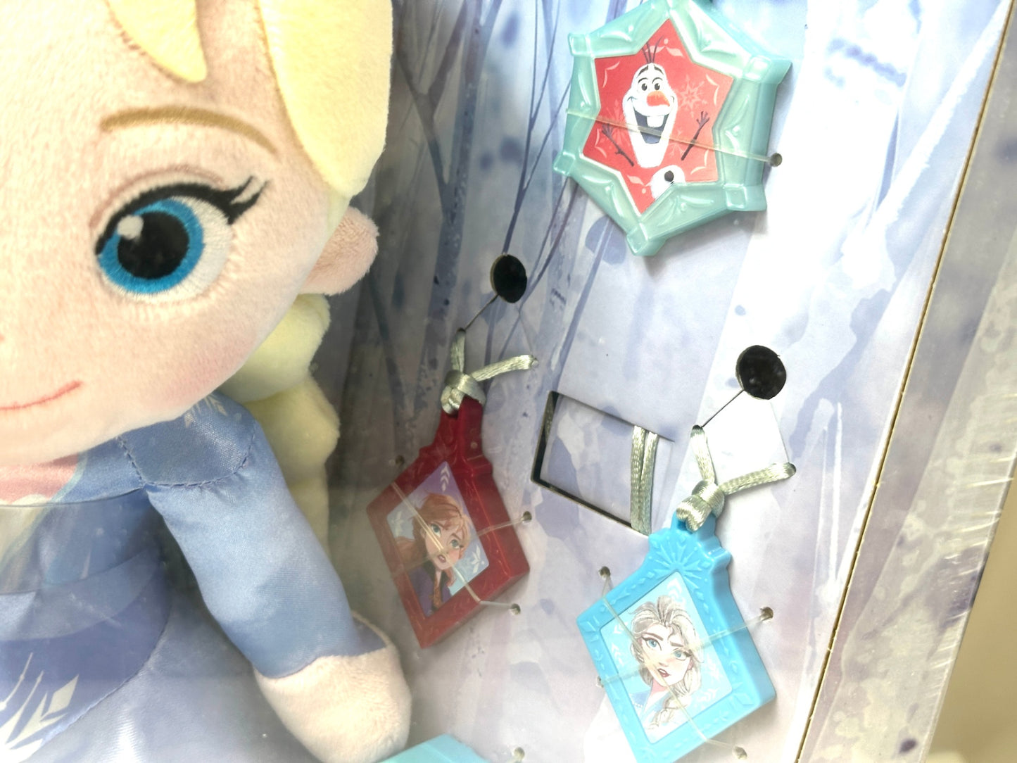 タカラトミーアーツ ディズニーキャラクター ぬいぐるみ うたって♪おしゃべり!! 魔法のペンダント アナと雪の女王2 エルサ TAKARA TOMY 4/9