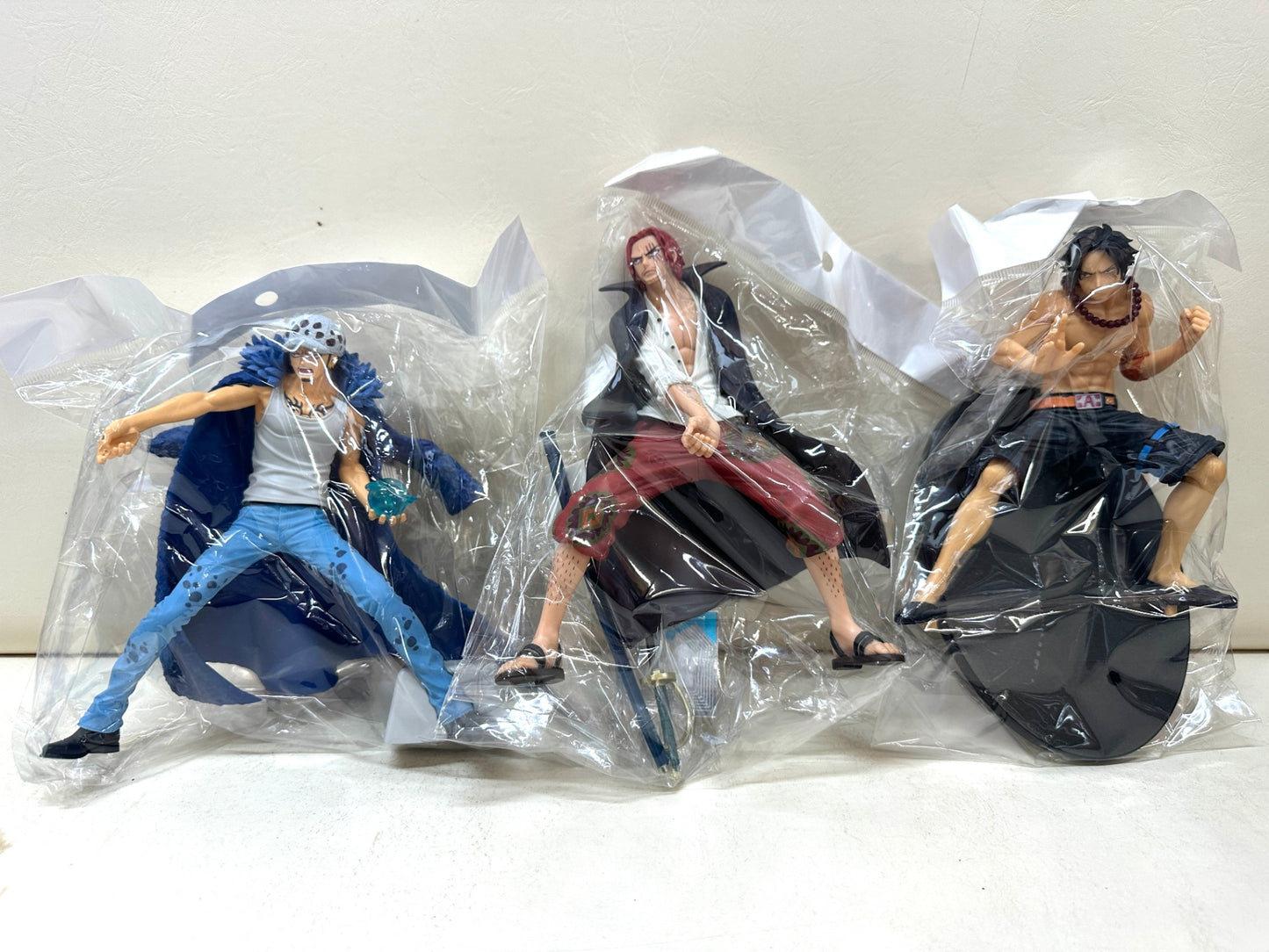 現状品 ONE PIECE ワンピース フィギュア まとめ 37個セット  トラファルガー・ロー  シャンクス エース ハンコック ルフィ ロブ・ルッチ ヤマト ナミ 他 5/15
