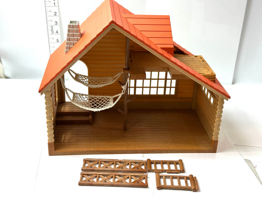 現状品 ジャンク扱い エポック社 シルバニアファミリー  おとまりファミリーコテージ 10/16