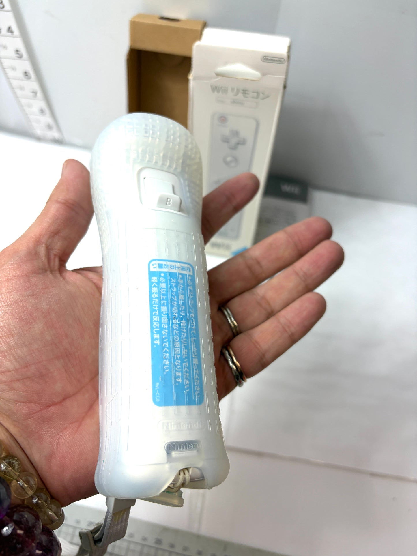 任天堂 Wiiリモコン シロ (Wii Remote Shiro) シリコンカバー・箱・説明書付き