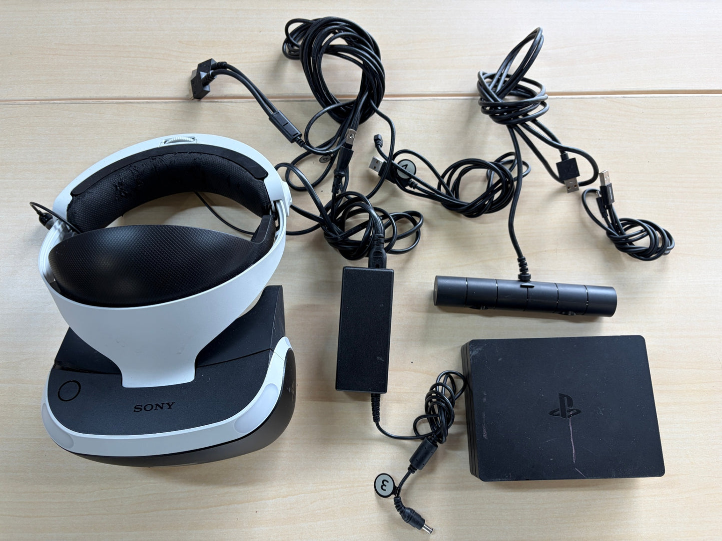 PlayStation VR PlayStation Camera同梱版 (CUHJ-16001) 【メーカー生産終了】