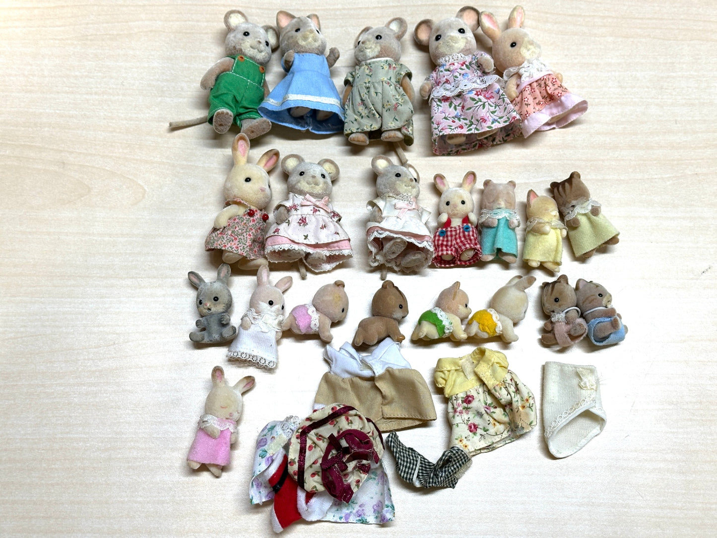 現状品 ジャンク扱い エポック社 シルバニアファミリー オークウッドマナーハウス 人形 小物 まとめセット 10/16