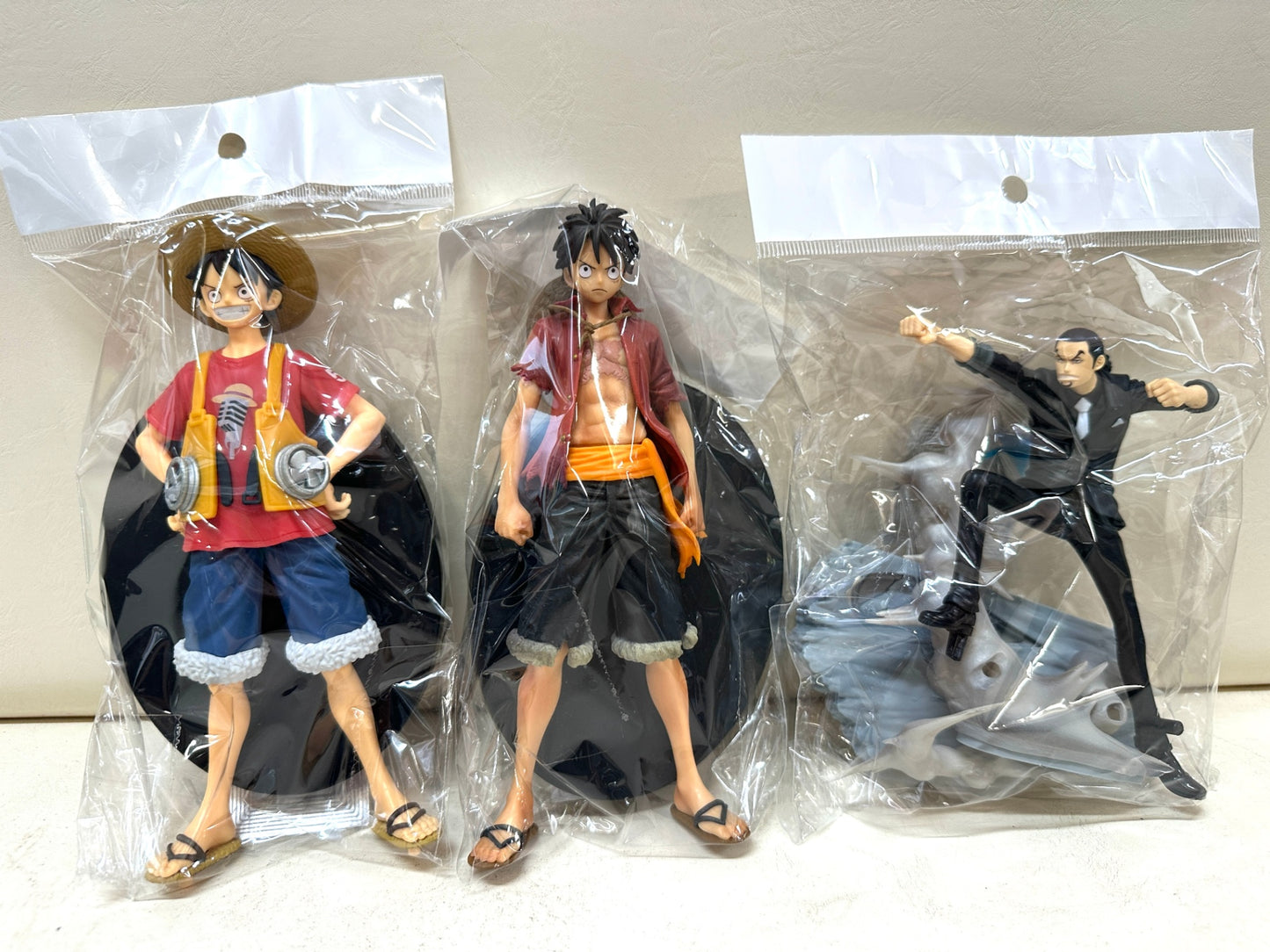 現状品 ONE PIECE ワンピース フィギュア まとめ 37個セット  トラファルガー・ロー  シャンクス エース ハンコック ルフィ ロブ・ルッチ ヤマト ナミ 他 5/15