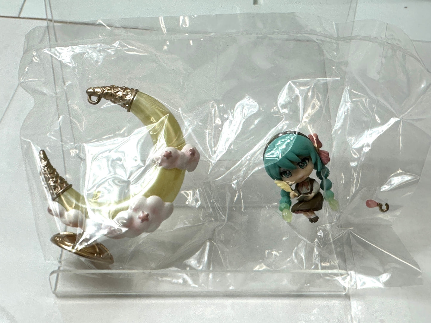 内装未開封品 リーメント 初音ミク きらめく夜空の物語 ミニチュアフィギュア Wish upon the moon 11/28