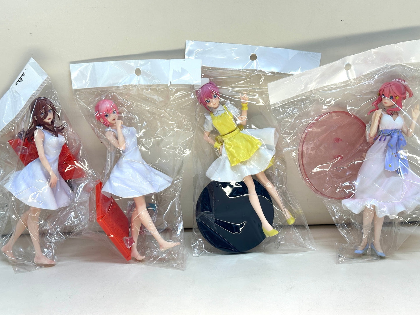 五等分の花嫁 フィギュア 35体 まとめセット 中野一花 二乃 三玖 四葉 五月 ウエディングドレス 白無垢 エプロン プチっとのりマスルームライト 4/3