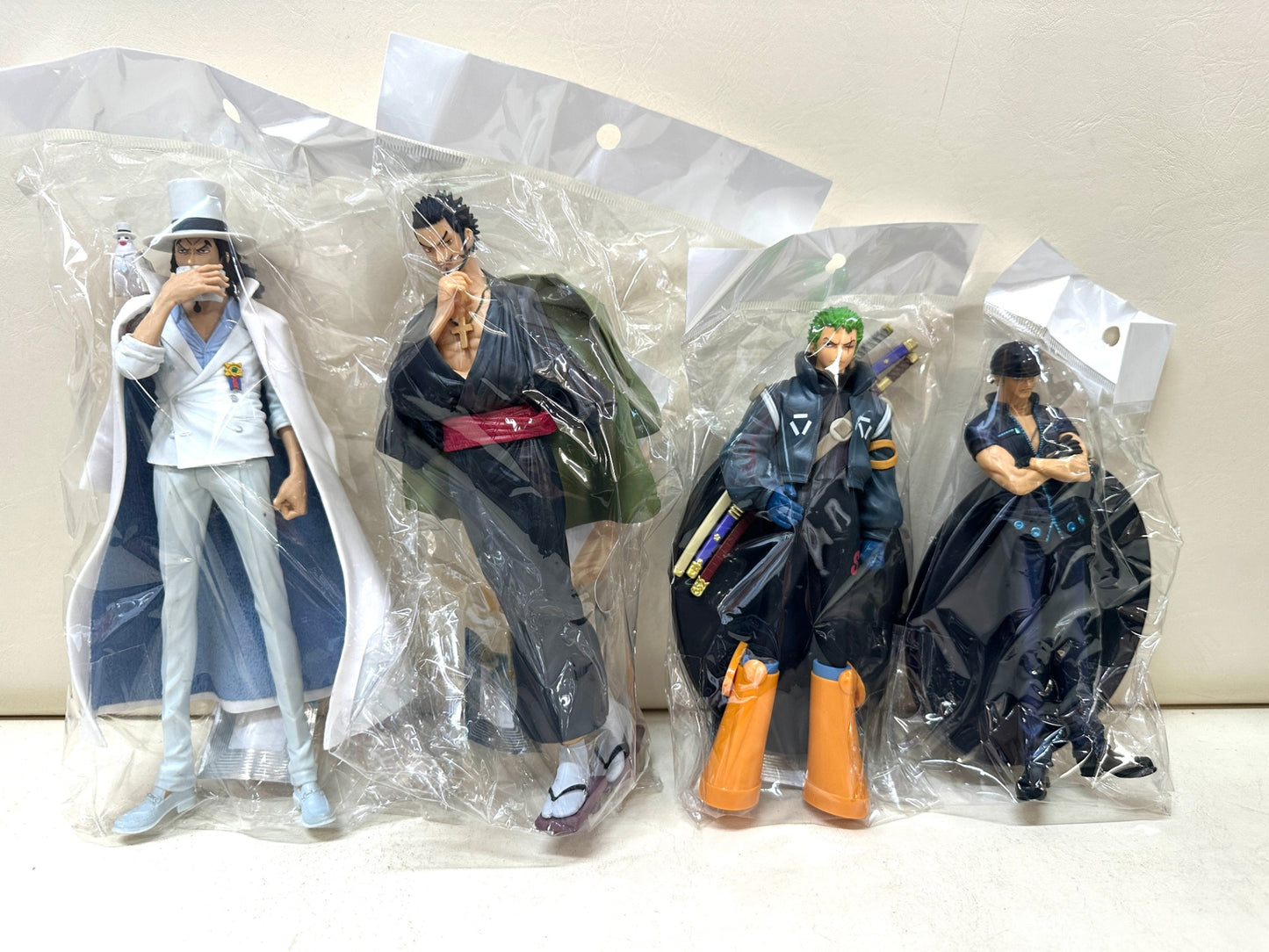 現状品 ONE PIECE ワンピース フィギュア まとめ 37個セット  トラファルガー・ロー  シャンクス エース ハンコック ルフィ ロブ・ルッチ ヤマト ナミ 他 5/15
