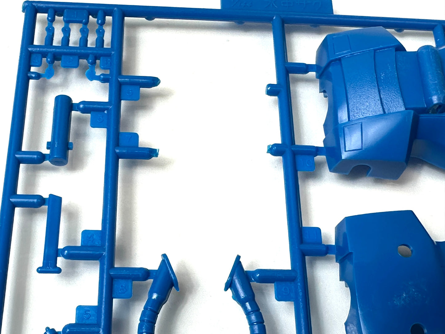 パーツ欠品 ジャンク 機動戦士Ζガンダムシリーズ No.17 1/144 MS-06M マリン・ハイザック プラモデル 10/31