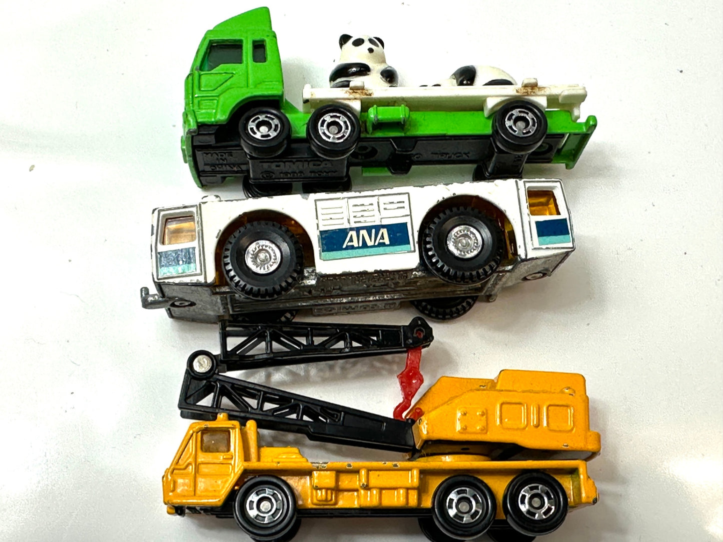 現状品トミカ ミニカー まとめセット 作業車 バス パトカー 他 三菱キャンター清掃車 日産 ディーゼルミキサー車 三菱ふそう トラッククレーン 三菱トーイングトラクター 1/12