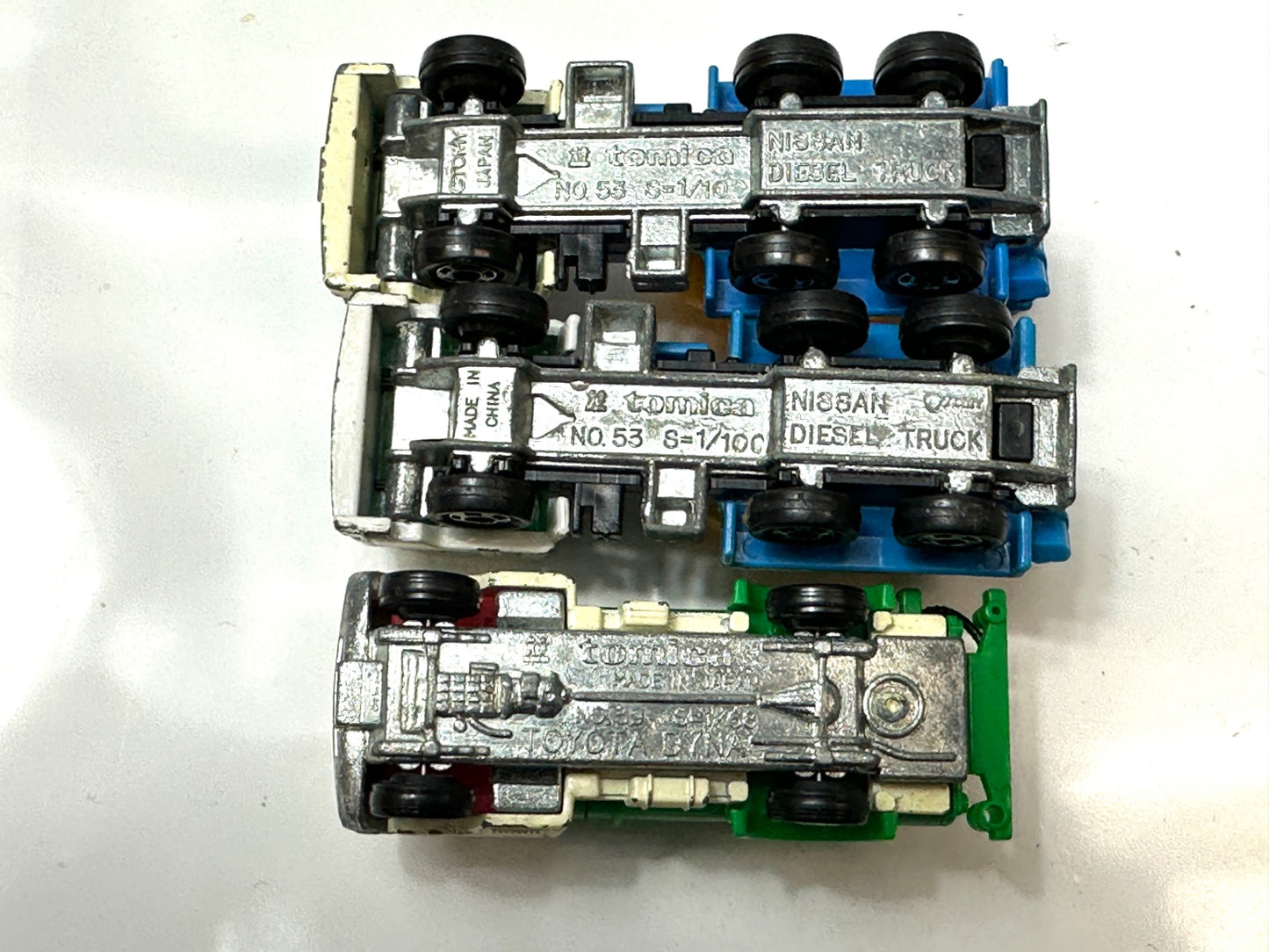 現状品トミカ ミニカー まとめセット 作業車 バス パトカー 他 三菱キャンター清掃車 日産 ディーゼルミキサー車 三菱ふそう トラッククレーン 三菱トーイングトラクター 1/12